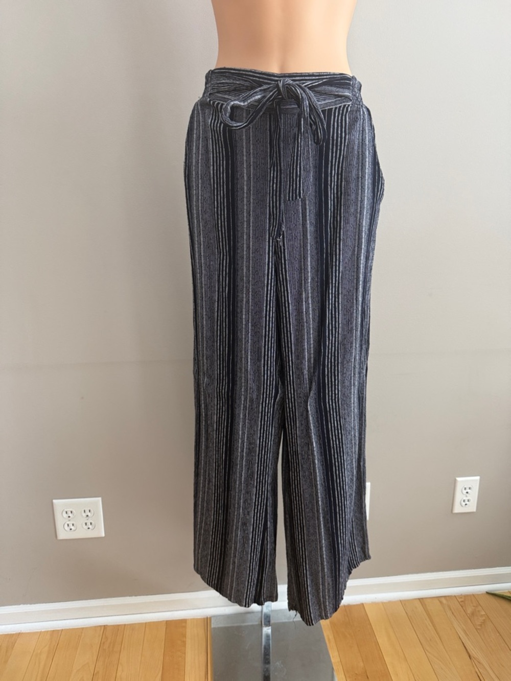 Angie Black and Gray Vertical Stripe Wide-Leg Tie-Waist Pants 100% Rayon size S